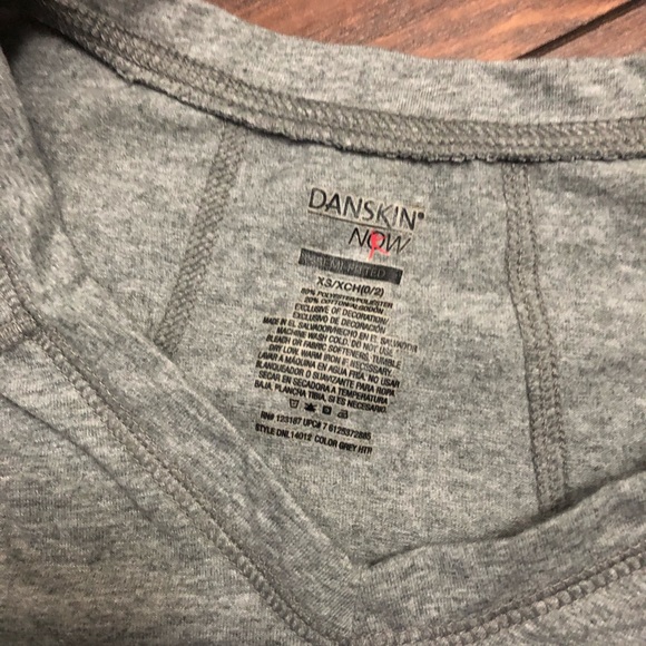 LIKE NEW Ruched workout vneck tees - Picture 5 of 7